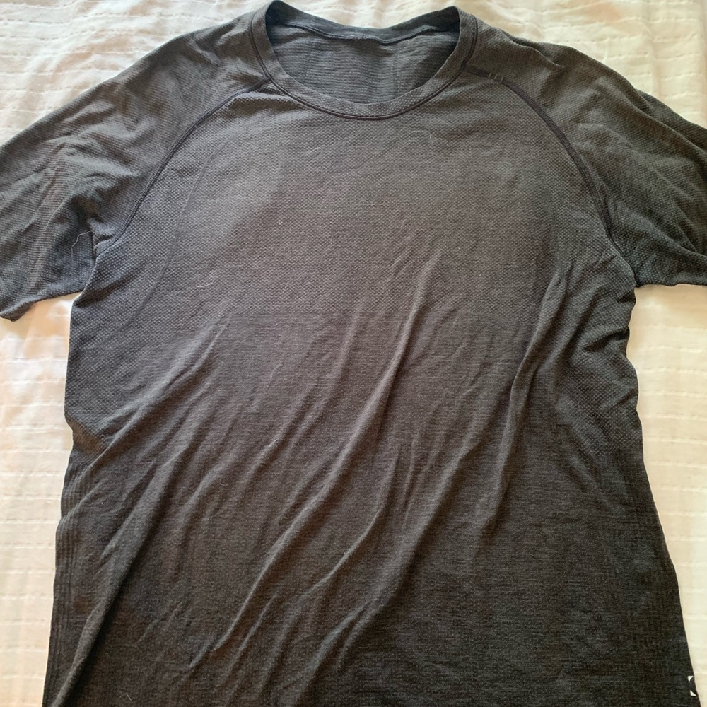 Men’s lulu lemon black t shirt